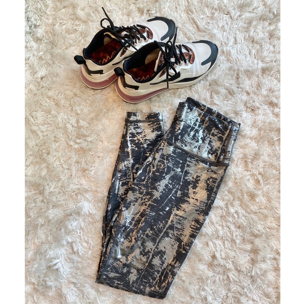 Lululemon Wunder Under - Metallic Silver size 8
